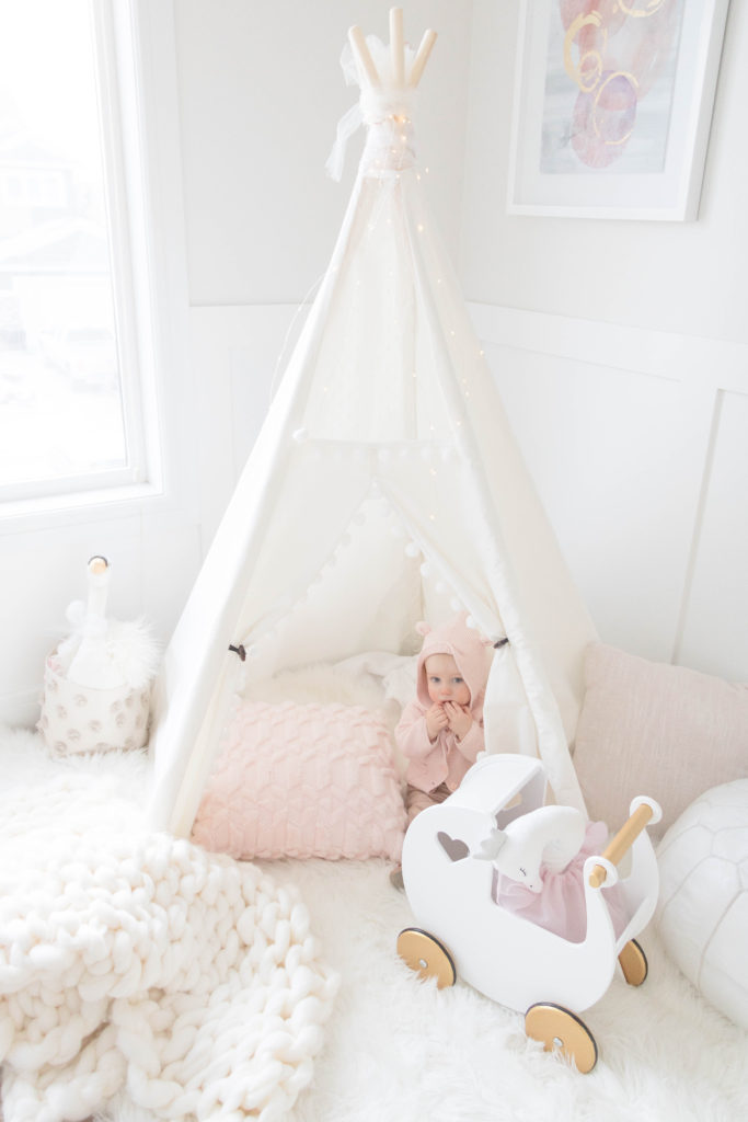 Light and bright kid-friendly living room with white lace teepee - kids' play teepee tent 