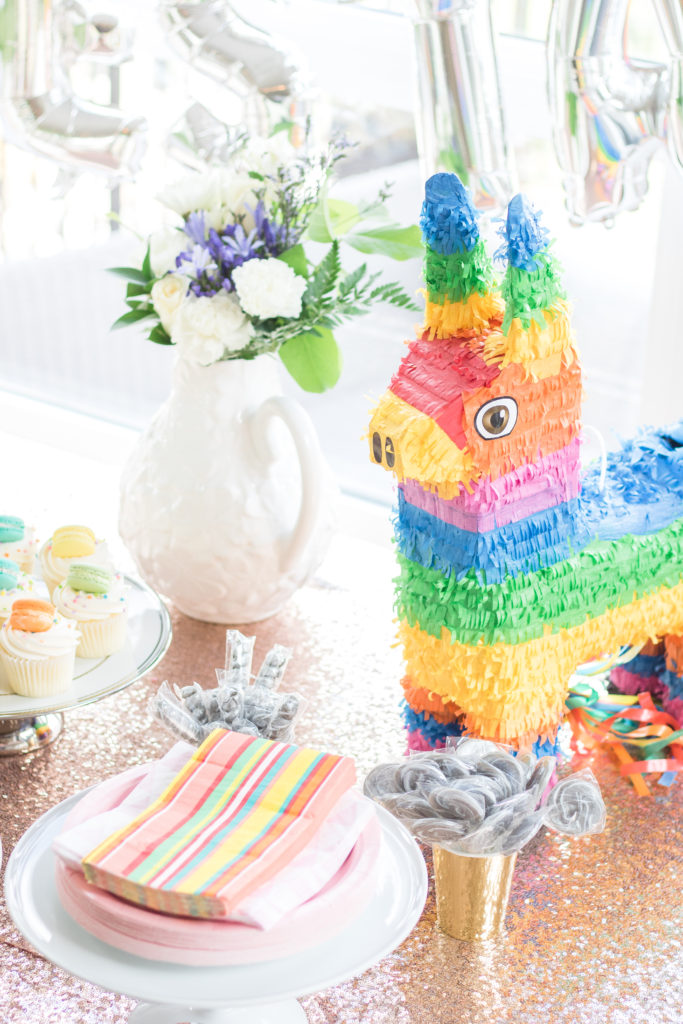 Piñata fiesta party decor - Piñata birthday party ideas - Girls second birthday party