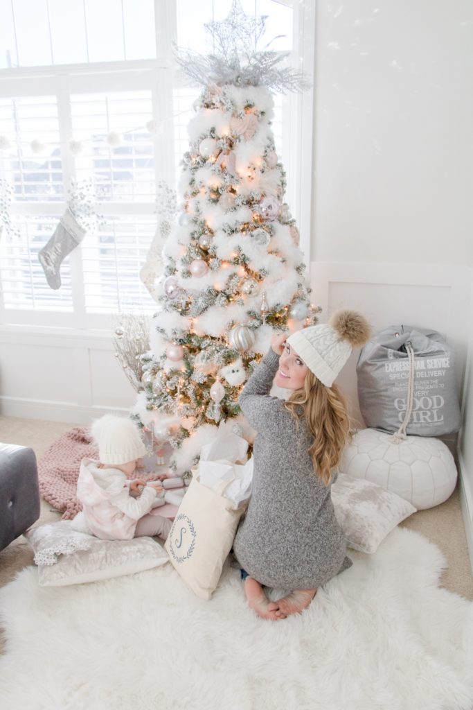 Winter wonderland Christmas tree with snowy white garland and blush pink tones, feminine Christmas decorating ideas