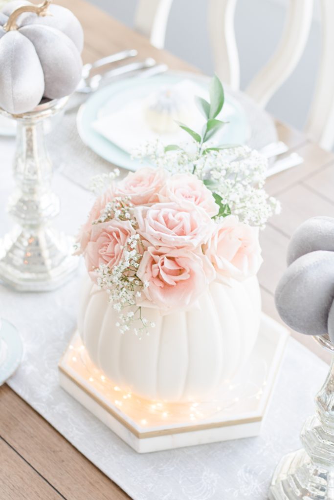 White craft pumpkin fall table setting centrepiece - Aqua fall tablescape with pumpkin and rose centrepiece - Blush pink roses and baby's breathe in a white pumpkin - Thanksgiving centrepiece ideas