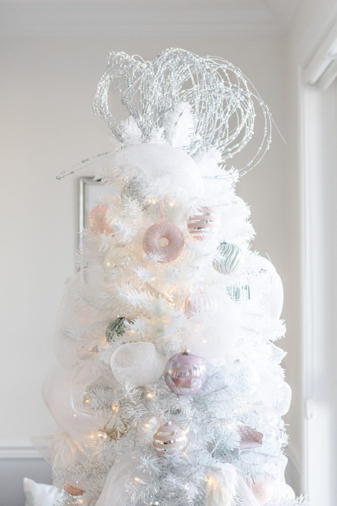 White ombre Christmas tree decorated with pastel blue, pink and silver ornaments - feminine Christmas tree - White Christmas tree decorating ideas - Pastel Christmas tree decorating ideas