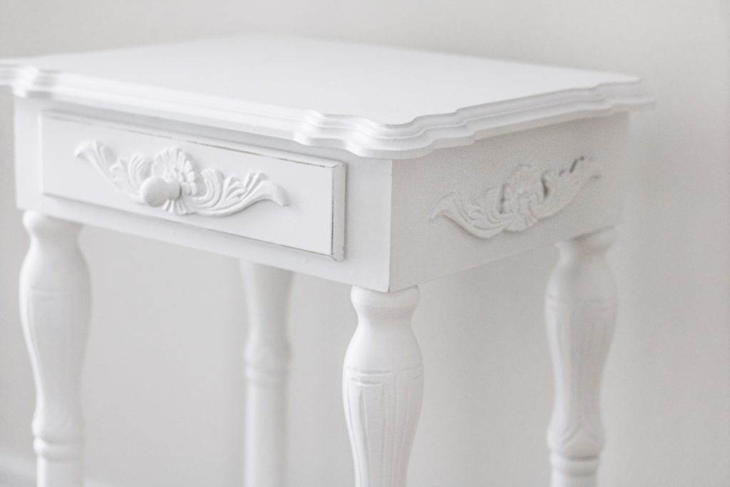These French-inspired carved bedside tables are the perfect addition to my light and airy guest bedroom featuring vintage furniture