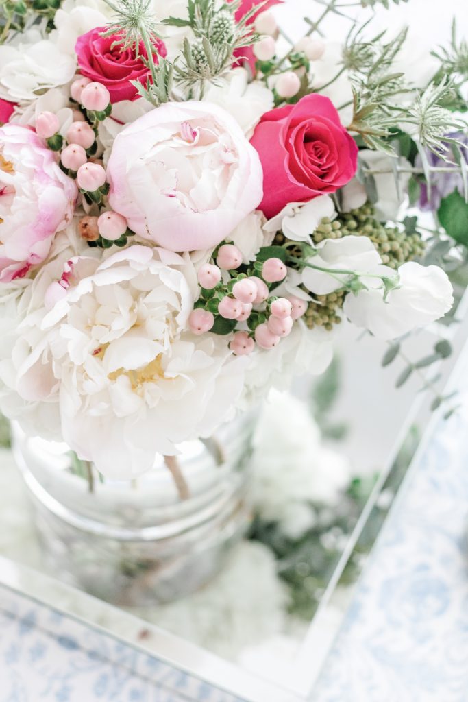 3 Easy Steps to Create a Blush Spring Table Setting with a beautiful fresh floral centerpiece