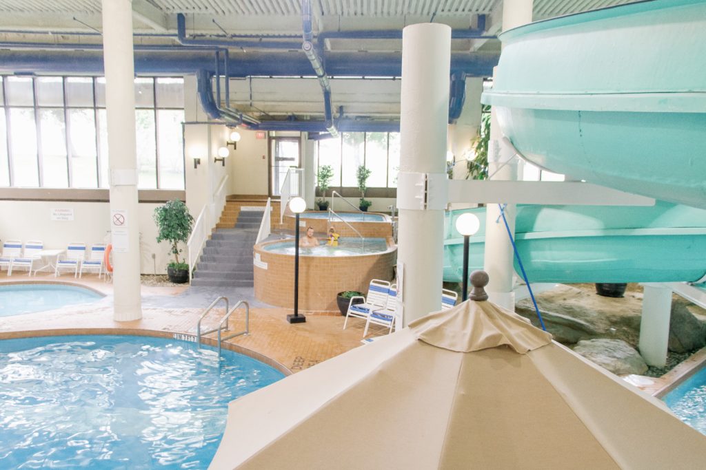 Sheraton Cavalier Calgary Hotel pool