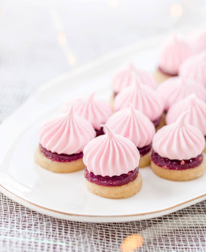 These mini shortbread cookies are filled with raspberry gelée and topped with a meringue cookie.