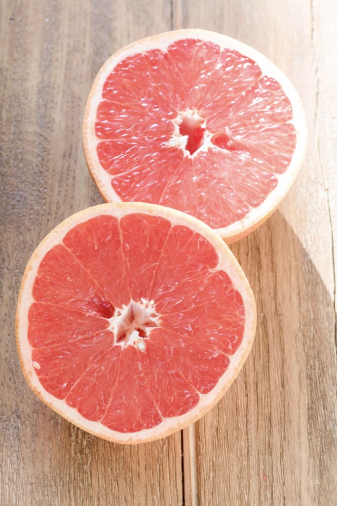 Fresh grapefruit, sliced