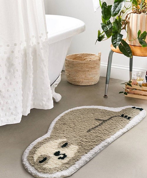 Làm mới phòng tắm của bạn với một chiếc thảm tắm dễ thương! Việc này có thể đổi mới không gian của bạn và tạo cảm giác sạch sẽ, thoải mái cho bạn, đặc biệt là khi sử dụng một chiếc thảm tắm mới. Những chiếc thảm tắm dễ thương sẽ mang lại niềm vui cho bạn mỗi lần bước vào phòng tắm.
