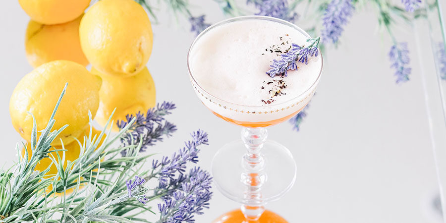 Earl Grey Royal Gin Fizz with lemons and lavender