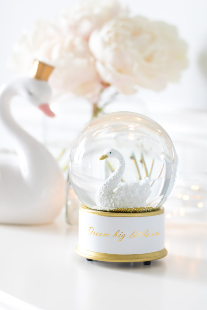 Swan nursery decor: swan snow globe and swan bank