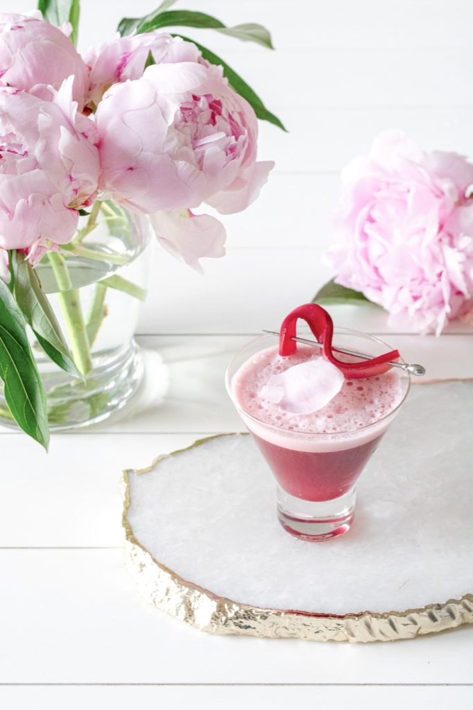 Cute AF Pink Valentine’s Day Cocktails: Summer Berry Sour Cocktail recipe