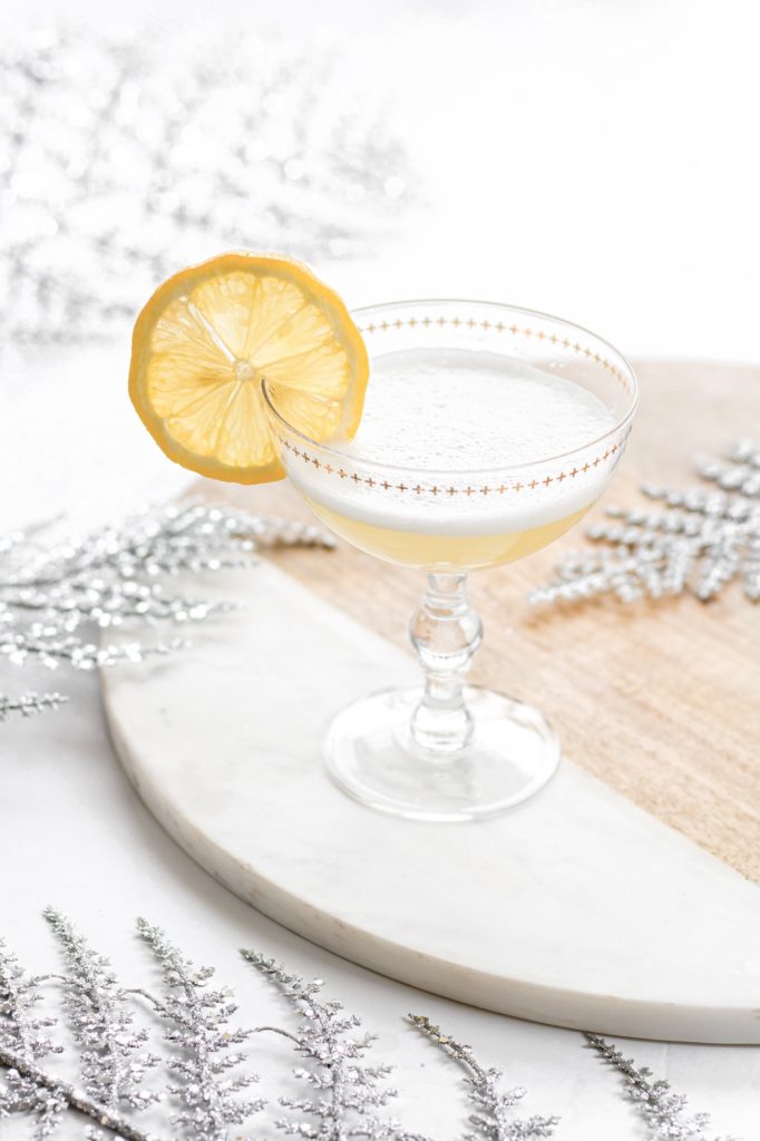 Bees Knees winter cocktail with honey and lemon
