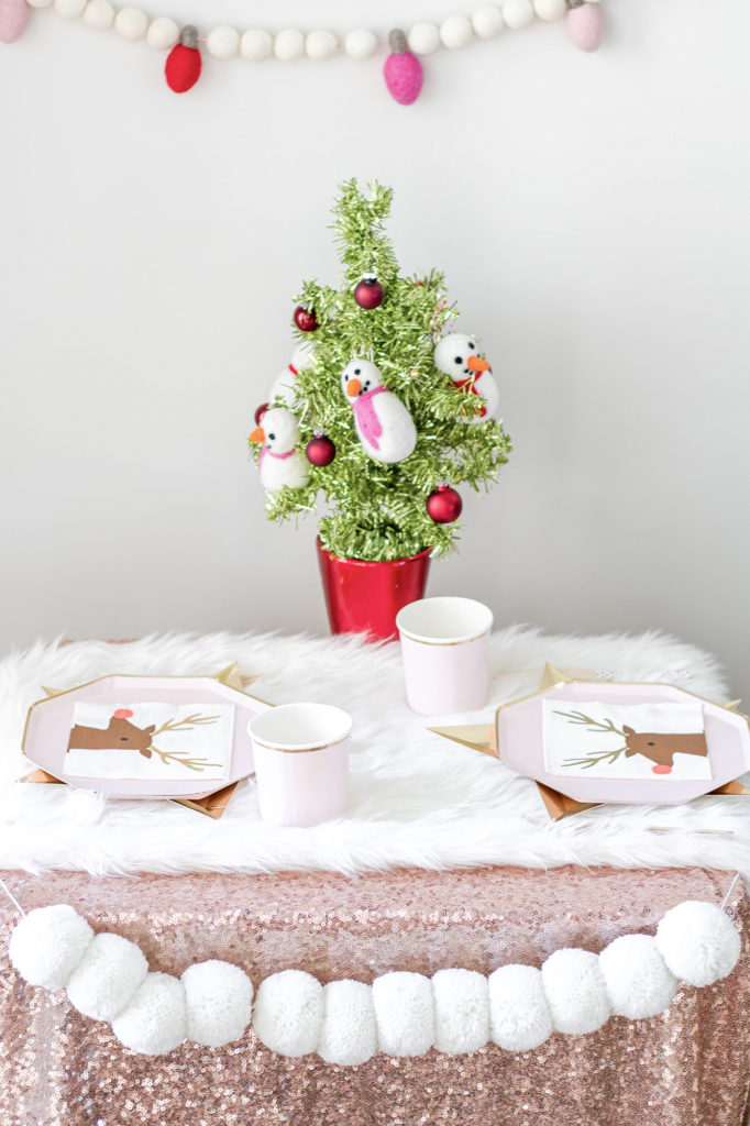 Glitter and pink Kids' Christmas party table : fun Christmas activity ideas