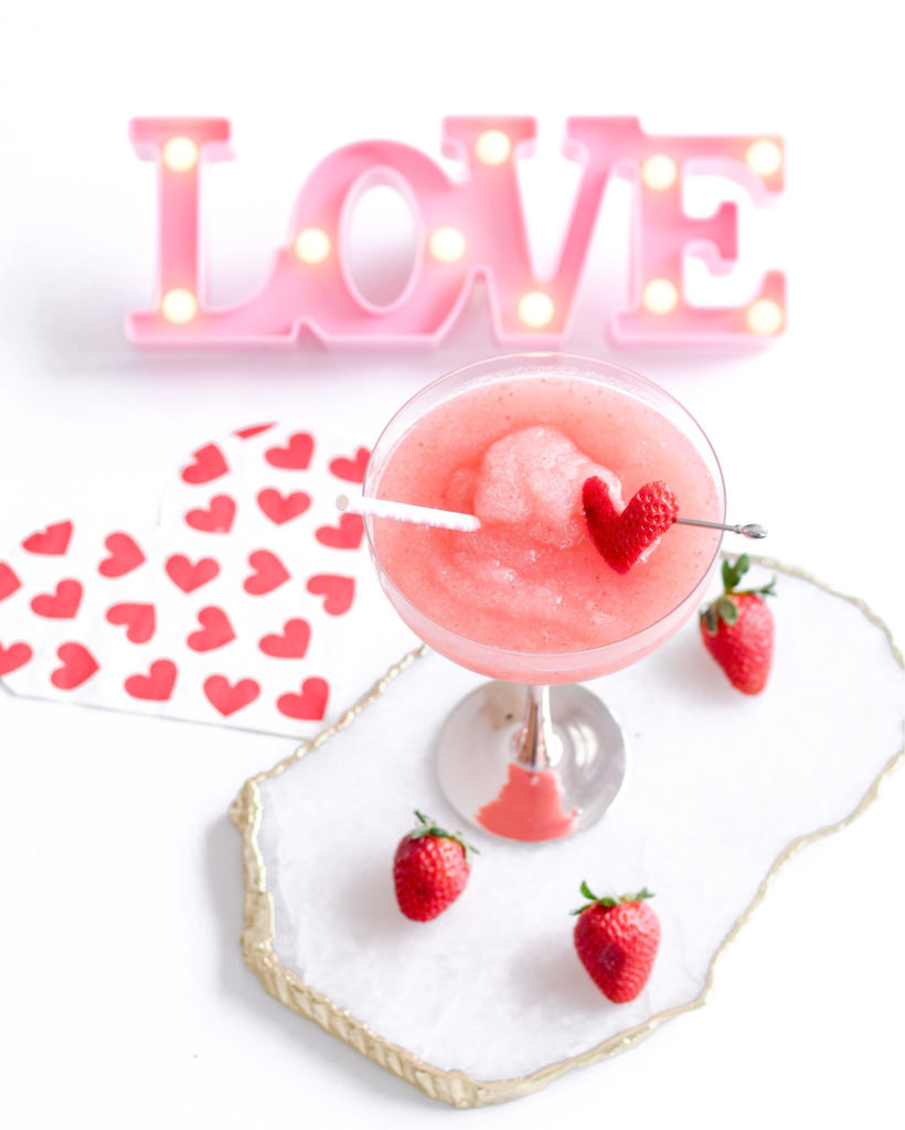 Pink Frose cocktail: Cute AF Pink Valentine’s Day Cocktails