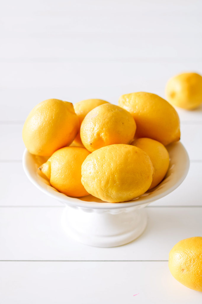 Fresh lemons in a white bowl