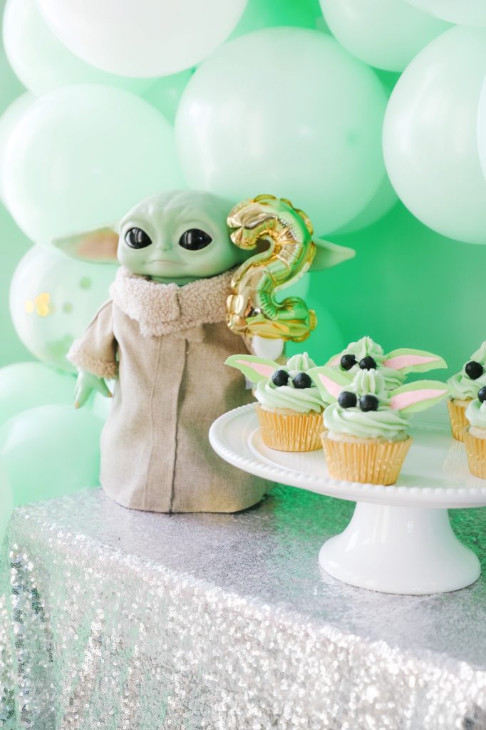 Baby Yoda Birthday Party with Grogu cupcakes