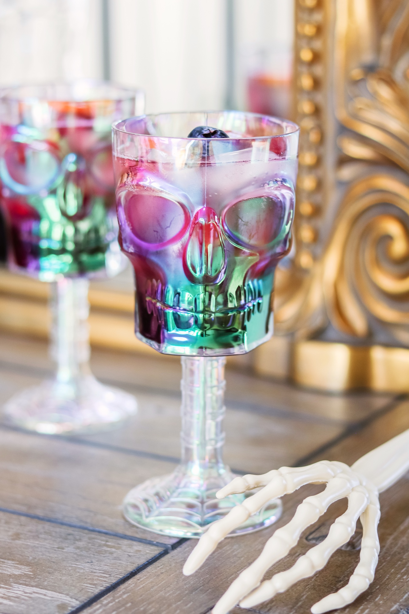 Skull glass cocktail drink for Halloween: red Halloween sangria 