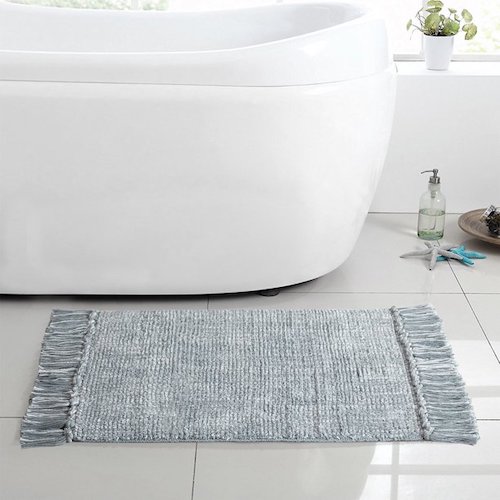 Textured Cute Bath Mats to update your master bedroom