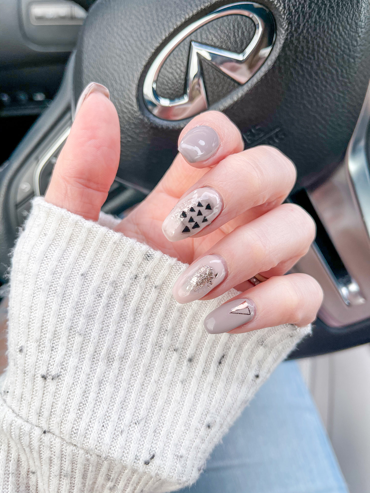 Triangle Abstract Nails
