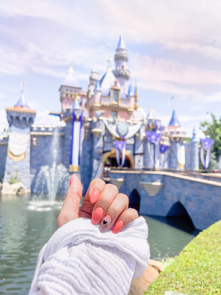 Mickey Mouse Disney Nails - Disney Castel Nails - Disneyland Nails 