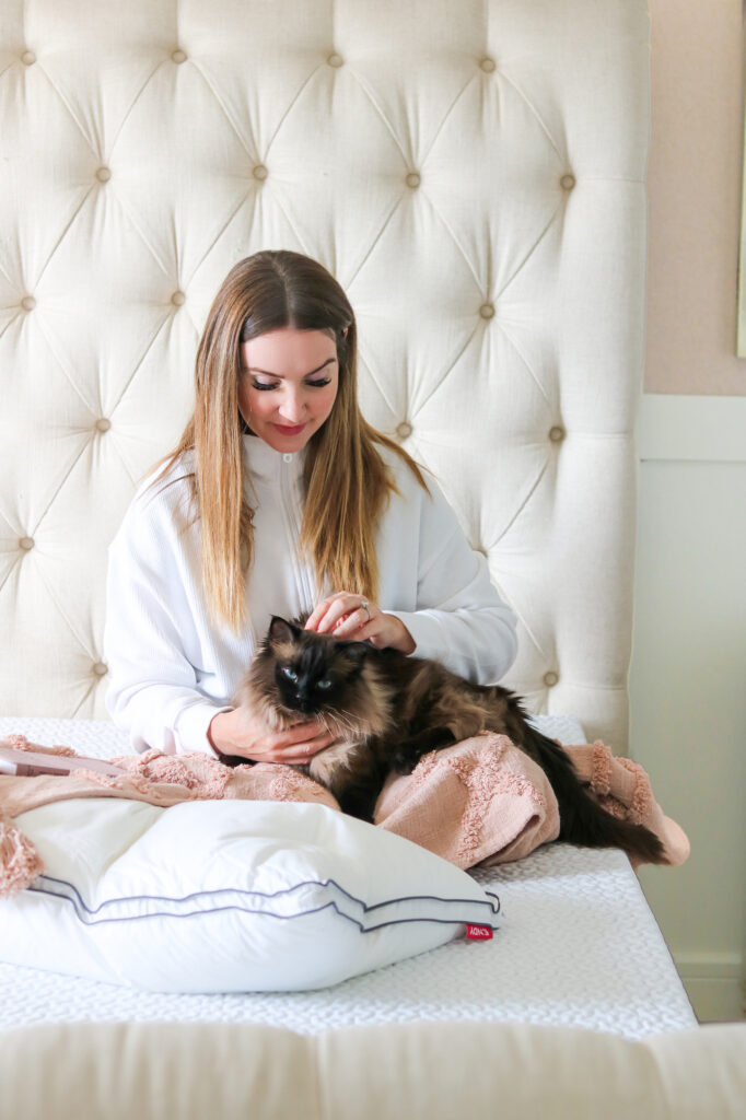 Blogger Holly Hunka on Endy bed providing Endy mattress review