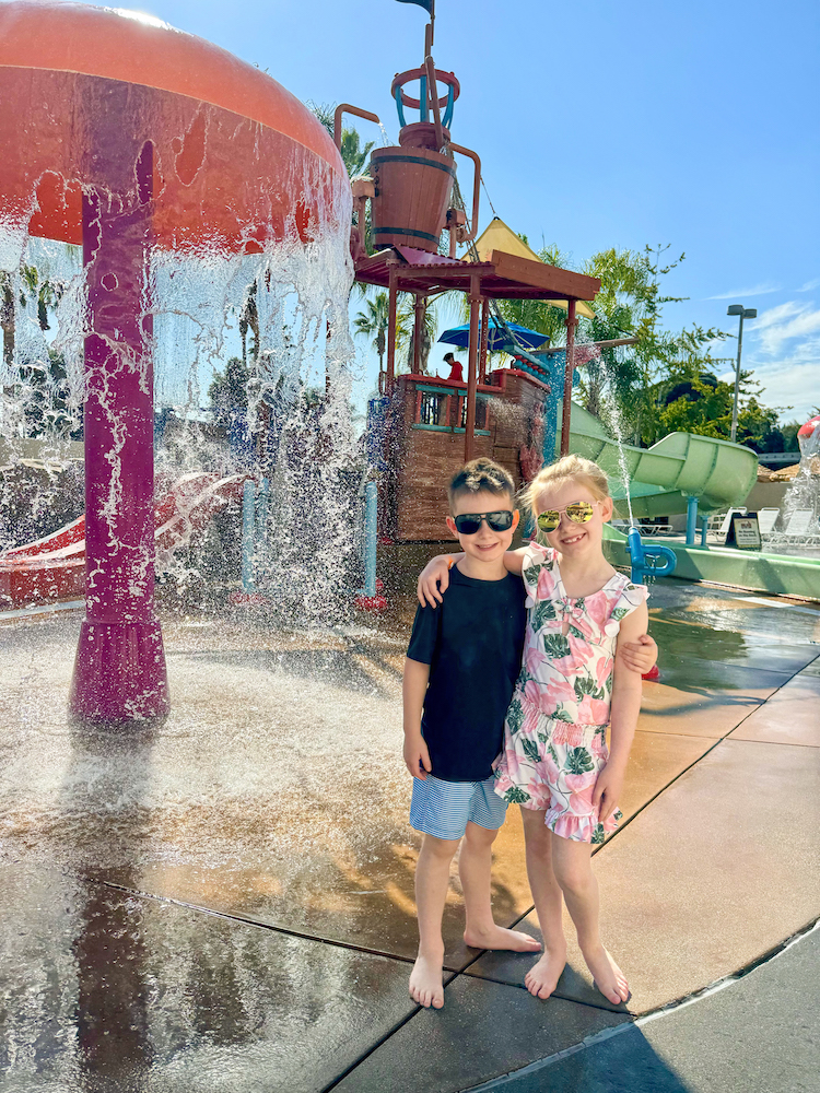 HOJO Anaheim Hotel discount code - Hotel near Disneyland with kids splash park