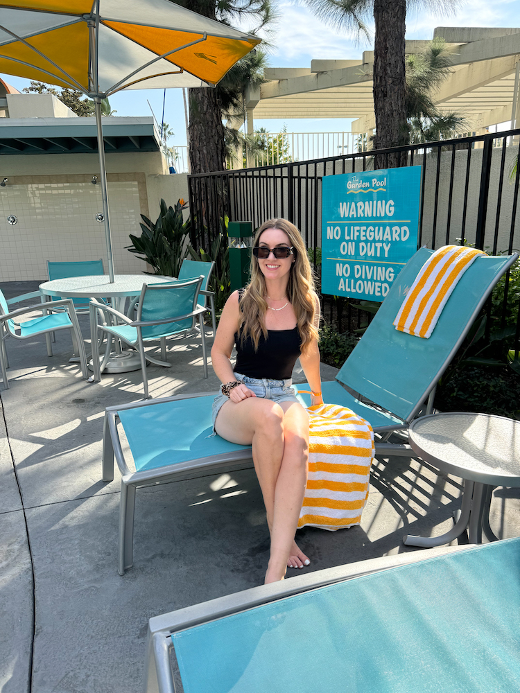 HOJO Anaheim Hotel Discount Code and Review - outdoor pool at hotel near Disneyland 